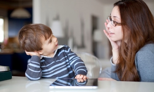 trẻ chậm nói ở tuổi lên 2